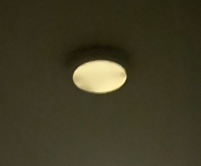 ¿Por qué se quedan encendidas las luces led al apagarlas?